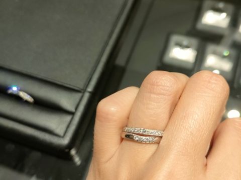 【エクセルコダイヤモンド(EXELCO DIAMOND)の口コミ】 いろいろなお店を見ながらマリッジリングを探しました。エンゲージリング…