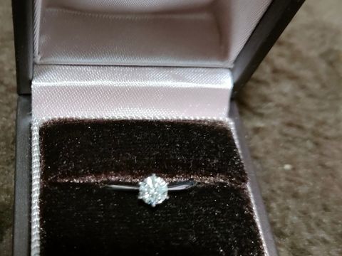 【アイプリモ(I-PRIMO)の口コミ】 王道のエンゲージリングです。シンプルですが、エンゲージリングらしさが…