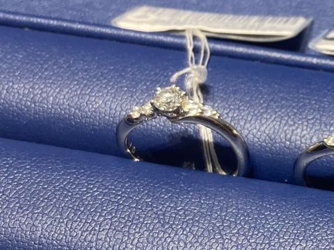 【銀座ダイヤモンドシライシの口コミ】 指輪のデザインは、シンプルで普段から使いやすいという印象をうけました…