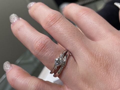 【アイプリモ(I-PRIMO)の口コミ】 他にはないデザインで、重なり合っているので個性的な指輪です。スタッフ…