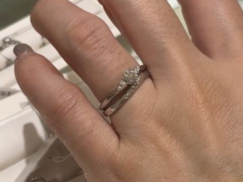 【俄(にわか)の口コミ】 自分の指にかなりあっていました。重ね付けを重視に探していましたが、か…