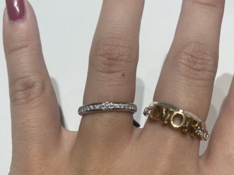 【ラザール ダイヤモンド(LAZARE DIAMOND)の口コミ】 外資系の指輪でリーズナブルなのでとてもいいと思います。また、周りもあ…