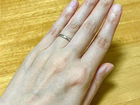 【TRECENTI(トレセンテ)の口コミ】 夫がふしのある指の為、着け心地にこだわって探しました。ふしに合わせる…