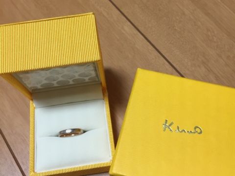 【ケイウノ ブライダル(K.UNO BRIDAL)の口コミ】 一見シンプルだけど二重になっていて下の段にはさりげなく色が入っている…