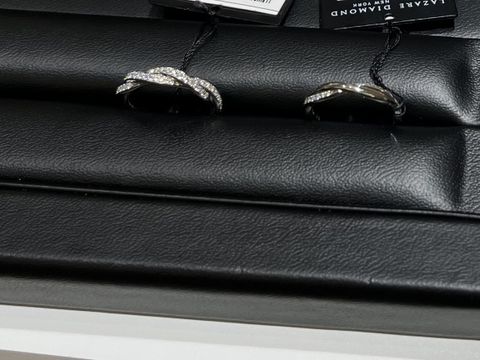 【ラザール ダイヤモンド(LAZARE DIAMOND)の口コミ】 こちらのデザインにひかれて来店したこともありましたが、ダイヤモンドが…