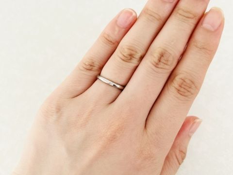 【銀座ダイヤモンドシライシの口コミ】 結婚指輪は日常的に常時付けているものなので、つけ心地のいい指輪を探し…