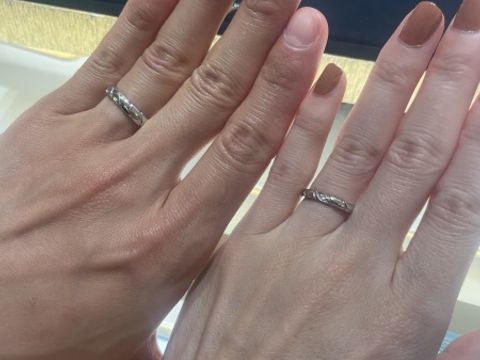 【ショーメ(CHAUMET)の口コミ】 試着したトルサードは遠目で見るとシンプルな指輪に見えますが、近づくと…