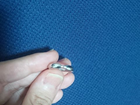 【ティファニー(Tiffany & Co.)の口コミ】 真ん中が少し空いていてとてもかわいいデザインのティファニーハーモニー…