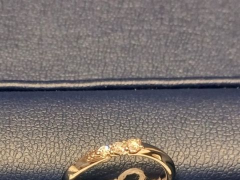 【銀座ダイヤモンドシライシの口コミ】 ダイヤの存在感がしっかりとあり、価格を考慮してウェーブではめずらしい…