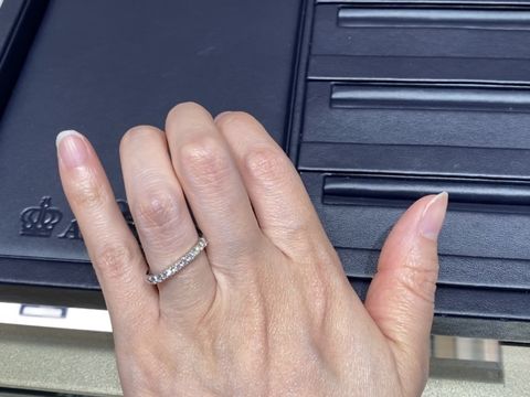 【ROYAL ASSCHER(ロイヤル・アッシャー)の口コミ】 ハーフエタニティで婚約指輪を探しており、様々なブランドを比較しました…