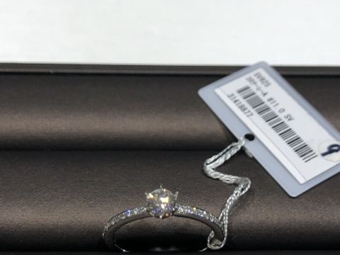 【アイプリモ(I-PRIMO)の口コミ】 可愛らしいデザインが多かったように思います。
初めから一粒ダイヤの横に…