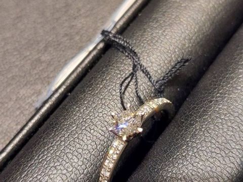 【エクセルコダイヤモンド(EXELCO DIAMOND)の口コミ】 色んなデザインがあり、気に入ったデザインが見つかりました。枠組みも太…