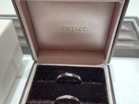 【アイプリモ(I-PRIMO)の口コミ】 シンプルで着け心地がよく、購入済みの婚約指輪と重ね付けもしやすいこと…