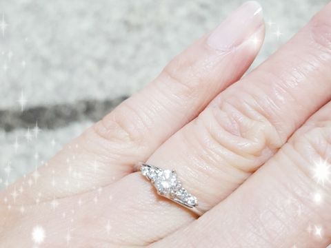 【アンジェリックフォセッテ(Angelique Fossette)の口コミ】 同じ様なデザインが多い中、決め手となったのはやはり、良心的な価格です…