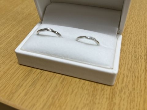 【SiRUSi(シルシ)の口コミ】 シンプルなデザインではあるが、わずかにウェーブをかけることによりアク…