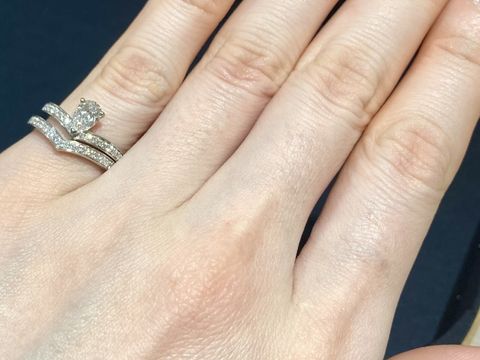 【ショーメ(CHAUMET)の口コミ】 エレガントで可愛らしく、デザインが素敵なエンゲージリングでした。
来店…