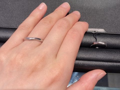 【エクセルコダイヤモンド(EXELCO DIAMOND)の口コミ】 個性的で、高級感が売りのブランドのようです。店内はシックな黒いイメー…