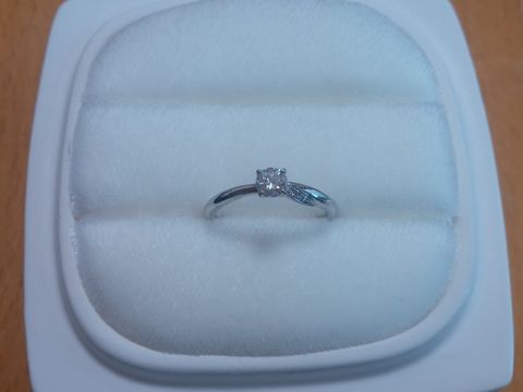 【俄(にわか)の口コミ】 曲線がきれいなものが好みだったのと、アシンメトリーなデザインがツボに…