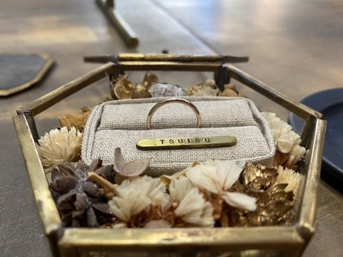 【ついぶ工房の口コミ】 日常使いも出来るように、指輪は細めのものにしました。また結婚指輪と重…