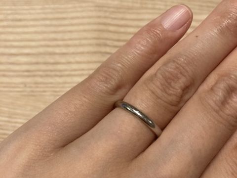 【GALA JEWELRY(ガラジュエリー)の口コミ】 婚約指輪を購入したお店で結婚指輪も購入しました。装飾が無いシンプルな…