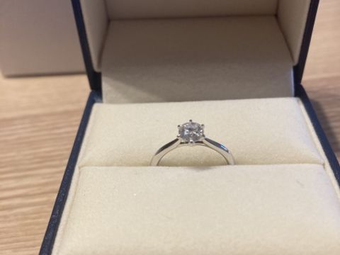 【GALA JEWELRY(ガラジュエリー)の口コミ】 一粒ダイヤのリングを希望しており、ダイヤに向かって細く絞られるGAKAさ…