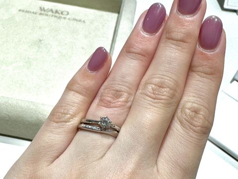 【和光ブライダルブティックギンザの口コミ】 ウェーブのかかったデザインを着用させていただきました。薬指から小指に…