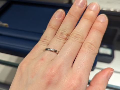 【銀座ダイヤモンドシライシの口コミ】 指輪を着用した時のイメージは「四角」です。角がはっきりしており、かっ…