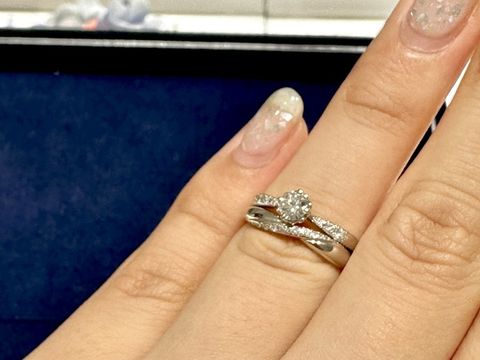 【ヴァンドーム青山(VENDOME AOYAMA)の口コミ】 ダイアモンドが引き立つ女性らしいデザインが多く、細身で華奢なデザイン…