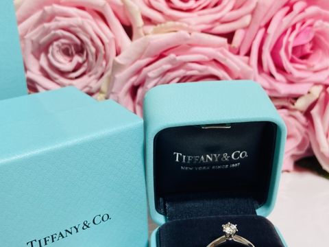 【ティファニー(Tiffany & Co.)の口コミ】 圧倒的ブランド力です。誰が見てもティファニーだとわかるデザインであり…