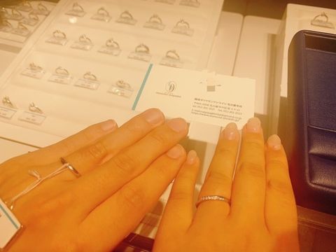 【銀座ダイヤモンドシライシの口コミ】 こちらの指輪だけではなく、全体的に細めなものが多いと思いました。キラ…