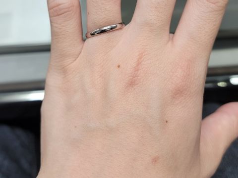 【アイプリモ(I-PRIMO)の口コミ】 非常にシンプルな指輪で、ワンポイントのデザイン、色のグラデーションな…