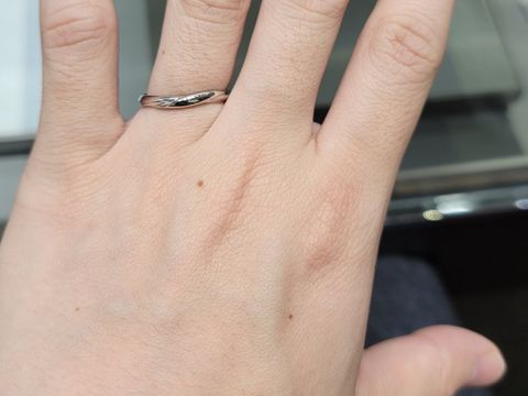 【アイプリモ(I-PRIMO)の口コミ】 このリングは外側に2本のラインが入っているタイプです。シンプルで主張し…
