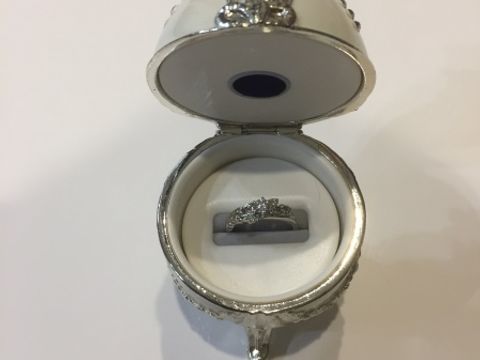 【JEWELRY  KAMATA(ジュエリーかまた)の口コミ】 今の妻にどうしても婚約指輪を買ってあげたくて、さまざまな店やブランド…
