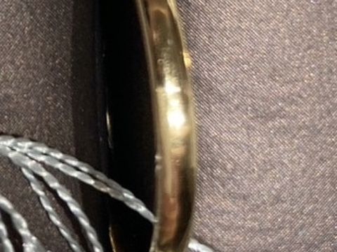 【ラザール ダイヤモンド(LAZARE DIAMOND)の口コミ】 つやがあり、綺麗なゴールドの指輪を試着させてもらいました。値段はそこ…