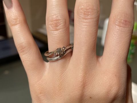 【杢目金屋(もくめがねや)の口コミ】 こちらのブランドさんの指輪はデザインが少し特徴的でした。指輪のリング…
