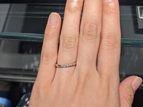 【エクセルコダイヤモンド(EXELCO DIAMOND)の口コミ】 私が気に入ったのはアンサンブルという指輪です。中心に向かいダイヤモン…