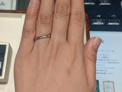 【ROYAL ASSCHER(ロイヤル・アッシャー)の口コミ】 白く輝くダイヤモンドがとてもきれいでした。着け心地もとても良かったで…