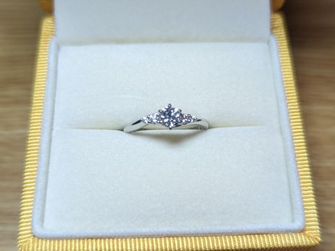 【ケイウノ ブライダル(K.UNO BRIDAL)の口コミ】 婚約指輪を探してたくさんのジュエリーショップのホームページを検索した…