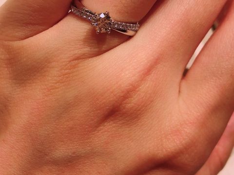 【和光ブライダルブティックギンザの口コミ】 指輪のデザインは他にないクロスした形で、素敵だなと思いました。細身で…