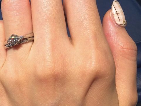 【銀座ダイヤモンドシライシの口コミ】 指輪のデザインは細身で指馴染みがよいものでした。ストレートすぎずウェ…