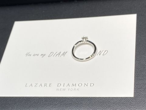 【ラザール ダイヤモンド(LAZARE DIAMOND)の口コミ】 彼女が薔薇などのカラーリングが好きでどこかで箱や外装を見てここがいい…