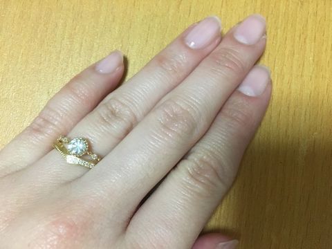 【JEWELRY  KAMATA(ジュエリーかまた)の口コミ】 可愛らしいデザインに一目惚れしました。色がゴールドなところ、華奢なラ…