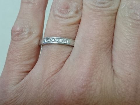 【ハリー・ウィンストン(Harry Winston)の口コミ】 エンゲージリングと同じハリーウィンストンのみで検討。重ね付けが出来る…