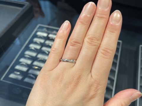 【エクセルコダイヤモンド(EXELCO DIAMOND)の口コミ】 結婚指輪のみでつけたときの華やかさが素敵です！メレダイヤが入っている…