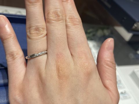 【銀座ダイヤモンドシライシの口コミ】 メレダイヤ付きのウェーブっぽい指輪にしたいと思っていました。他社さん…