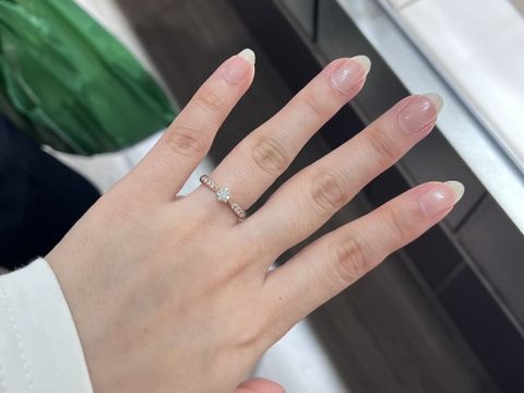 【TASAKI(タサキ)の口コミ】 ダイヤモンドと、桜をイメージしたタサキオリジナルのサクラゴールドで、…