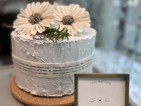 【アイプリモ(I-PRIMO)の口コミ】 女性デザインにダイヤモンドがついているものを希望しており、シンプルす…