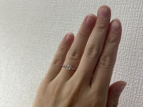 【ティファニー(Tiffany & Co.)の口コミ】 ダイヤモンドが引き立つスタイリッシュなデザイン。どんな指輪でも重ね付…