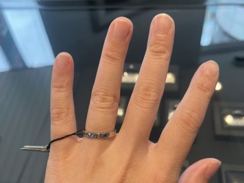 【エクセルコダイヤモンド(EXELCO DIAMOND)の口コミ】 指輪のデザインについて：シンプルで丸みのあるものを求めていましたが、…