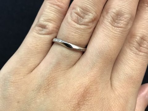 【CAFERING(カフェリング)の口コミ】 ストレートのデザインで見比べていて、これはストレートでひねりのあるデ…